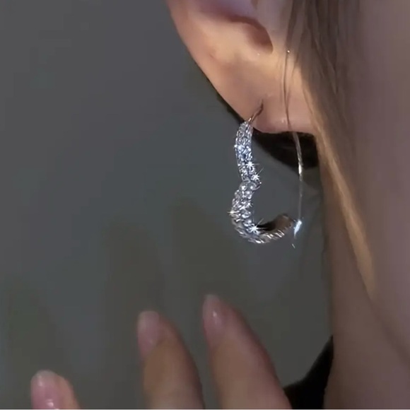 Brand New Luxury Crystal Inlay Hollow Heart Earrings - Picture 6 of 7